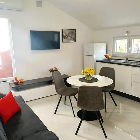 Apartment With A Parking Space Pirovac, Sibenik - 23285 Pirovac