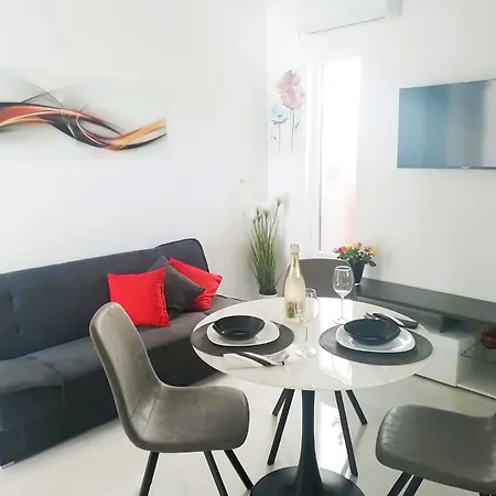 아파트 With Parking Space Pirovac, Sibenik - 23285