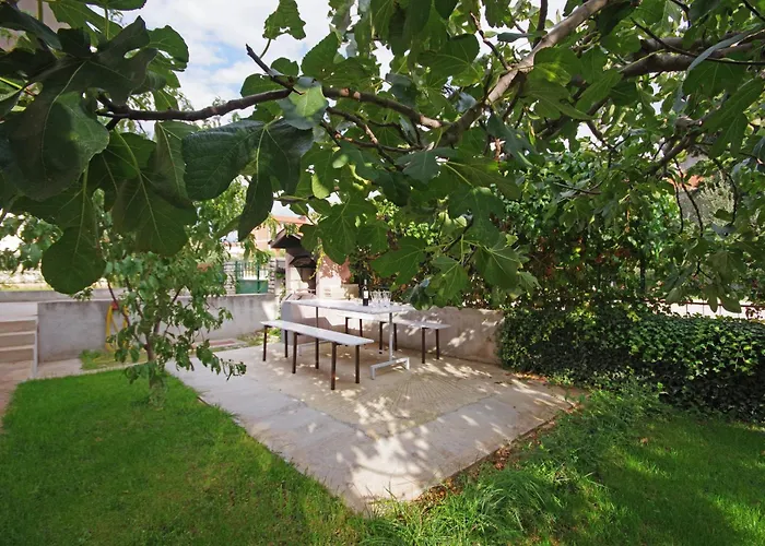 Apartment With Parking Space Pirovac, Sibenik - 23285 *